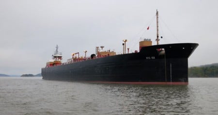 crude-oill-ship-JLipscomb-2013_0167-550